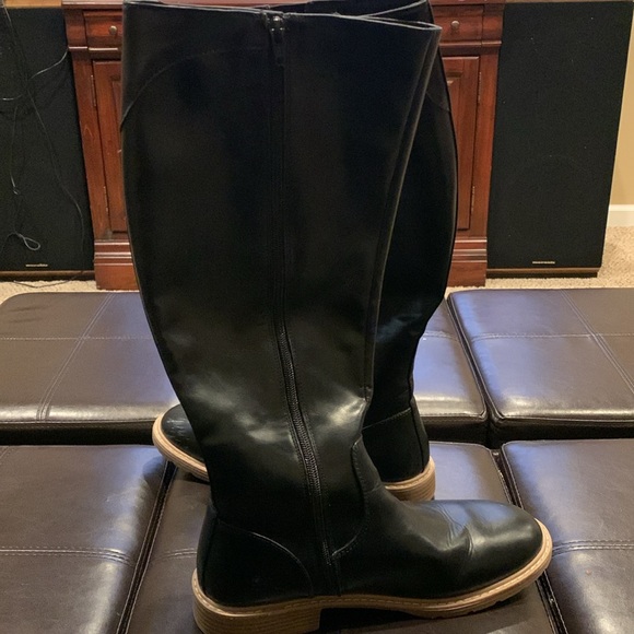 Tall black boots with buckle, size 10, in good condition! - Picture 4 of 7